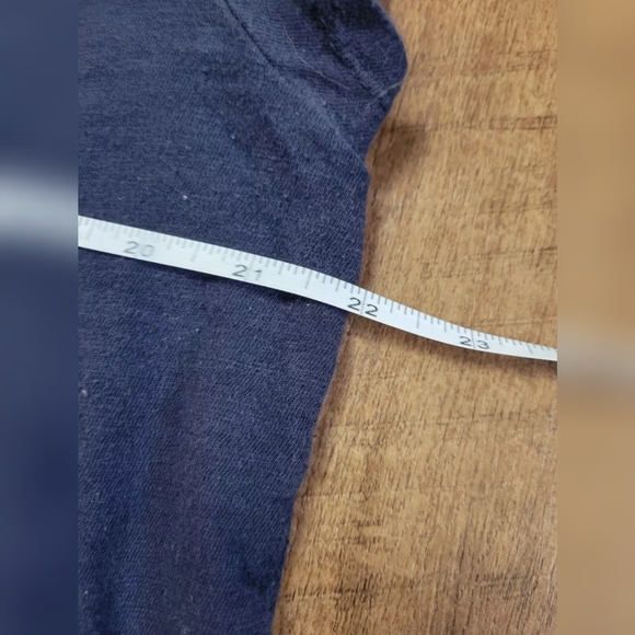 FREE W BUNDLE Gap scoop neck t-shirt - Picture 6 of 8